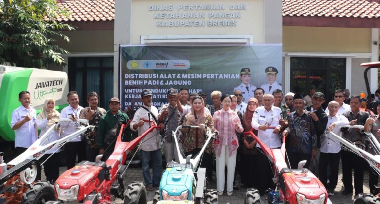 BUPATI SERAKAN ALSINTAN